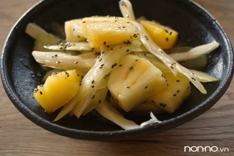 dứa và cần tây